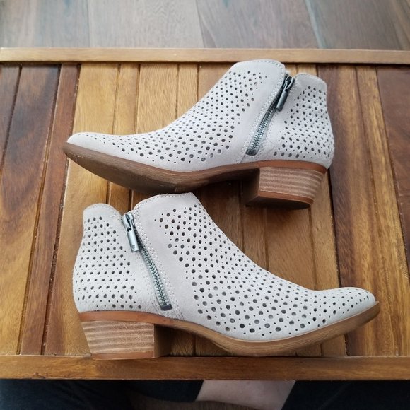 Lucky Brand Perforated Beige Zip Up Ankle Booties - Picture 3 of 11